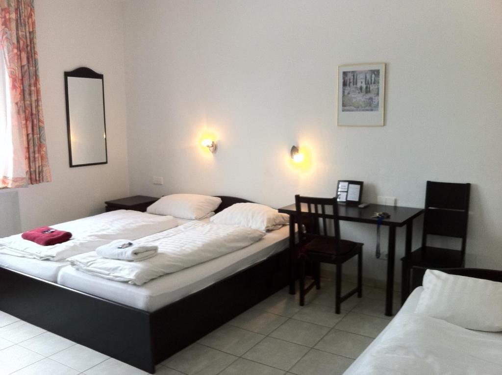 Hotel Goldener Engel Waldbronn Bilik gambar