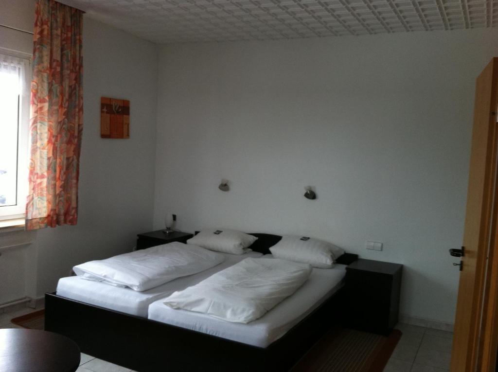 Hotel Goldener Engel Waldbronn Bilik gambar